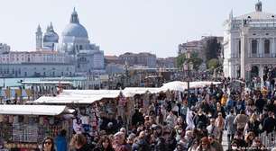 Veneza começa a cobrar taxa de turistas em experimento para controlar turismo de massa