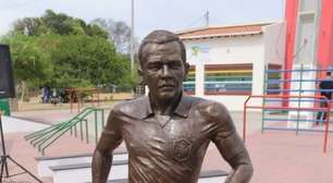 Estátua de Daniel Alves será recolhida de Juazeiro após recomendação do MP da Bahia