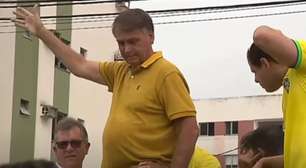 Passagem de Bolsonaro por Aracaju tem mal-estar, bandeira de 'inelegível' e alegação de inocência