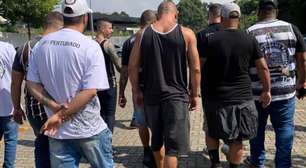 Organizadas do Corinthians vão a treino para conversar com jogadores