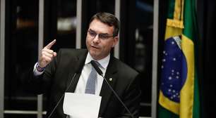 Flávio Bolsonaro pede para TCU suspender licitação do governo Lula para agências de publicidade