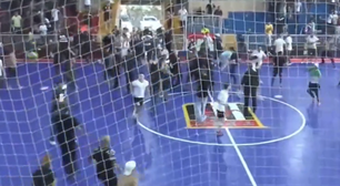 Briga generalizada interrompe final do Campeonato Metropolitano Sub-18 de futsal; vídeo