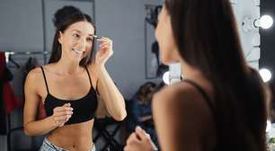 Fazer exercício aeróbico de maquiagem prejudica a pele