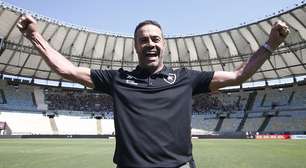 Artur Jorge fala sobre demora no VAR e boa fase de Óscar Romero no Botafogo