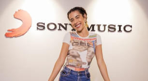 Marina Sena celebra 1º aniversário do álbum 'Vício Inerente'