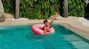 Larissa Manoela, de biquíni fio-dental rosa, curte piscina de mansão e corpo sarado deixa até Sabrina Sato caidinha. Veja fotos!