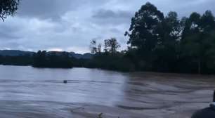 Mulher é encontrada viva após ser arrastada por rio durante temporal no Rio Grande do Sul
