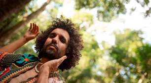 Leon Adan, cantor pernambucano que vive em Curitiba faz show no Paço da Liberdade nesta sexta-feira