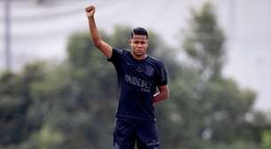 Corinthians aposta em sucesso de camisa preta para potencializar patrocinadores; entenda