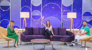 Luciana Gimenez senta no sofá de Virginia Fonseca