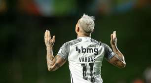 Destaque do Atlético-MG, Vargas vibra com gols marcados em empate: 'Muito feliz'