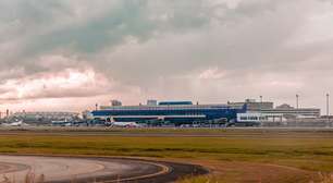 Aeroporto de Porto Alegre suspende voos e decolagens por causa das chuvas no RS