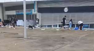 Arena do Grêmio é saqueada após ser inundada por enchente no RS