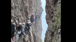 Alpinistas ficam presos em penhasco após "erro"; saiba mais