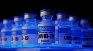 AstraZeneca encerra produção de vacina da covid-19