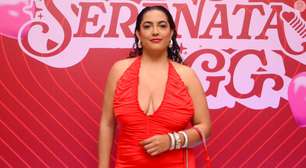 Eita! Camila Moura, ex de Lucas Buda, causa com look vermelho e decote revelador em gravação do DVD da Gloria Groove. Fotos!
