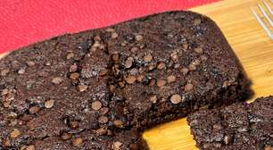 Brownie Fit de microondas 4 ingredientes: sem açúcar, rápido