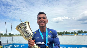 Isaquias Queiroz fatura o ouro na Copa do Mundo de canoagem