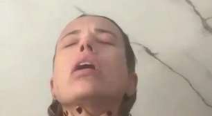 Juliana Didone gera polêmica com vídeo "poético" no chuveiro sobre enchentes no RS