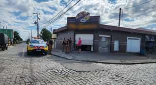 Homem fica entre a vida e a morte ao ser baleado em padaria na Grande Curitiba