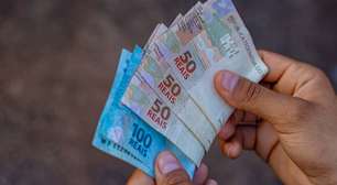 Salário mínimo é reajustado para R$ 1.640 e brasileiros com CPF final 0,1,2,3,4,5 até 9 vão receber