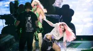 Pabllo Vittar leva tombo durante show de Karol G e a reação da drag queen viraliza!