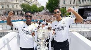 Vini Jr. é o 'melhor jogador do mundo', diz Bellingham em festa de título do Real Madrid; veja vídeo