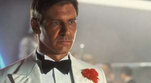 Steven Spielberg não tinha permissão para fazer um filme de James Bond, então ele fez esta cena em Indiana Jones