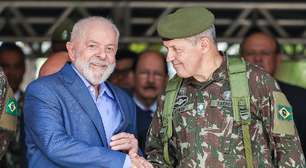 O que Lula anda dizendo do comandante do Exército na tragédia gaúcha
