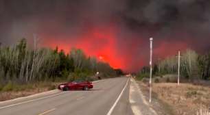 Milhares são obrigados a deixar suas casas devido aos incêndios florestais no Canadá