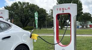 Donos de carros elétricos da Tesla revelam truque para carregar modelos bem mais rápido