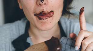Por que as mulheres comem tanto chocolate? Pesquisa explica