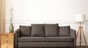 4 dicas infalíveis para tirar manchas do sofá da sua casa