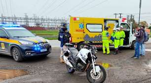 Motociclista fica ferida ao bater contra traseira de pickup na BR-277, no Paraná
