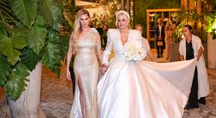 Bárbara Evans usa look dourado extravagante no casamento da mãe, Monique Evans