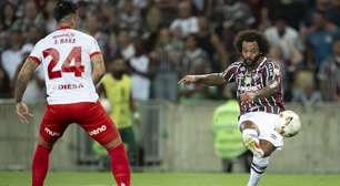 Torcedores do Fluminense vão à loucura com gol de Marcelo: 'Gênio'