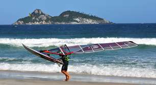 Com nova estrutura no Pepê, associação de windsurf quer conquistar adeptos