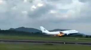 Vídeo: avião com 468 pessoas a bordo tem fogo em motor ao decolar e precisa retornar ao aeroporto