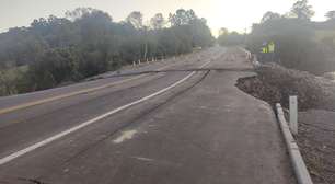 Trecho de rodovia desaba em Rio Grande do Sul por volume excessivo de água
