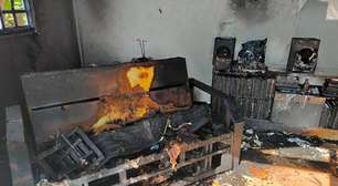 Vizinhos resgatam idosa em meio a incêndio na sala de casa em Curitiba: 'Escutamos ela gritar'