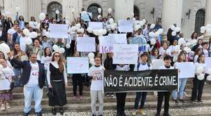 Familiares e amigos protestam após morte de pai e filho em Curitiba: "Não é acidente, é crime"