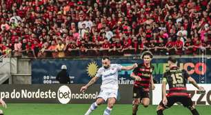 Com hat trick de Moisés, Fortaleza goleia Sport e vai à final da Copa do Nordeste