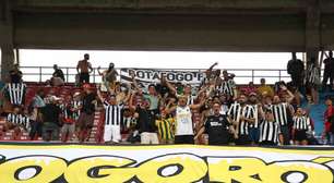 Torcida do Botafogo é expulsa de estádio faltando 15 minutos para o fim da partida