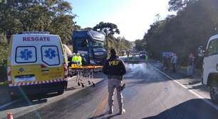 Rodovia do Xisto é completamente interditada na Grande Curitiba após acidente com duas carretas