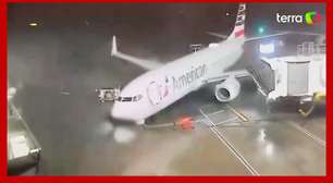 Avião é arrastado durante vendaval em aeroporto nos EUA