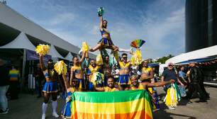 Na Feira da Diversidade, gays cheerleaders afirmam: 'Não tem a ver com ser mais ou menos afeminado'