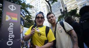 Jovem usa camiseta do Brasil da mãe conservadora para ir à Marcha Trans