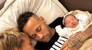 Filha de Neymar Jr. dá os primeiros passos com a ajuda do irmão; veja vídeo