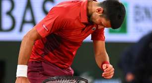 Djokovic desiste de Roland Garros por lesão no joelho