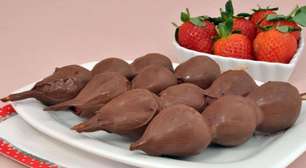 Espetinho de morango com chocolate fácil com 2 ingredientes para vender e faturar
